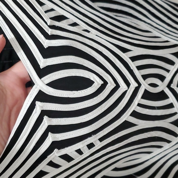 Sharp Black with White ribbons Top - Picture 3 of 4